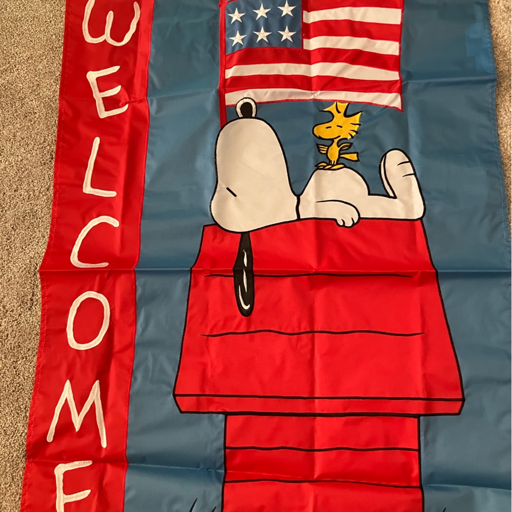 Snoopy Welcome Patriotic Snoop on Doghouse28”x40” NIP